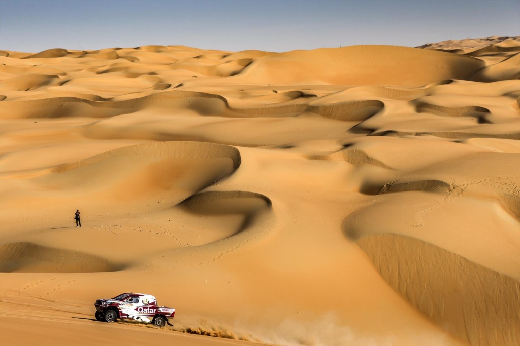 nasser-saleh-al-attiyah-crosses-the-wilderness-in-his-overdrive-toyota_1800x1800